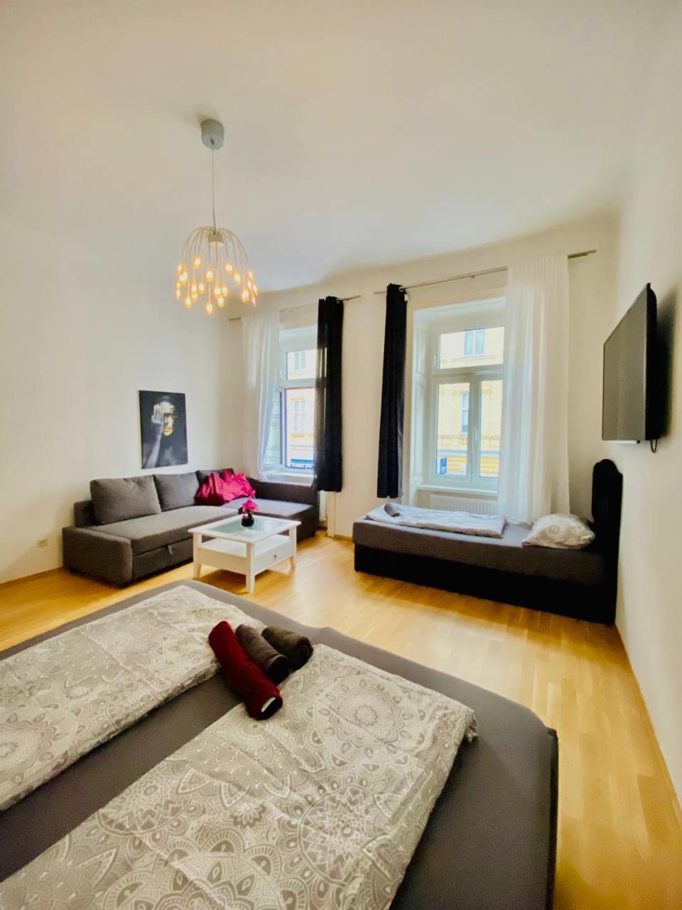 Family Apartment Th8 8 Wien Exteriör bild