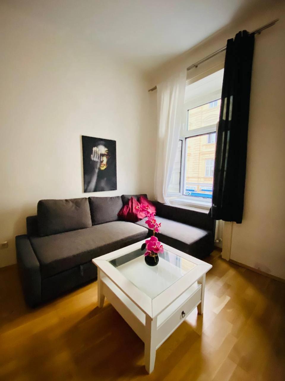 Family Apartment Th8 8 Wien Exteriör bild