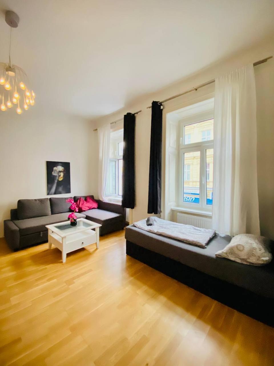 Family Apartment Th8 8 Wien Exteriör bild
