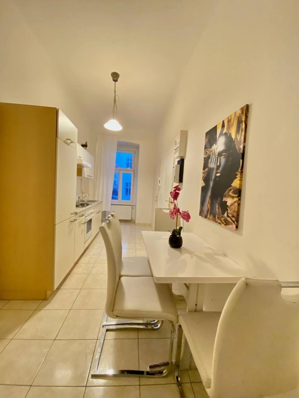 Family Apartment Th8 8 Wien Exteriör bild