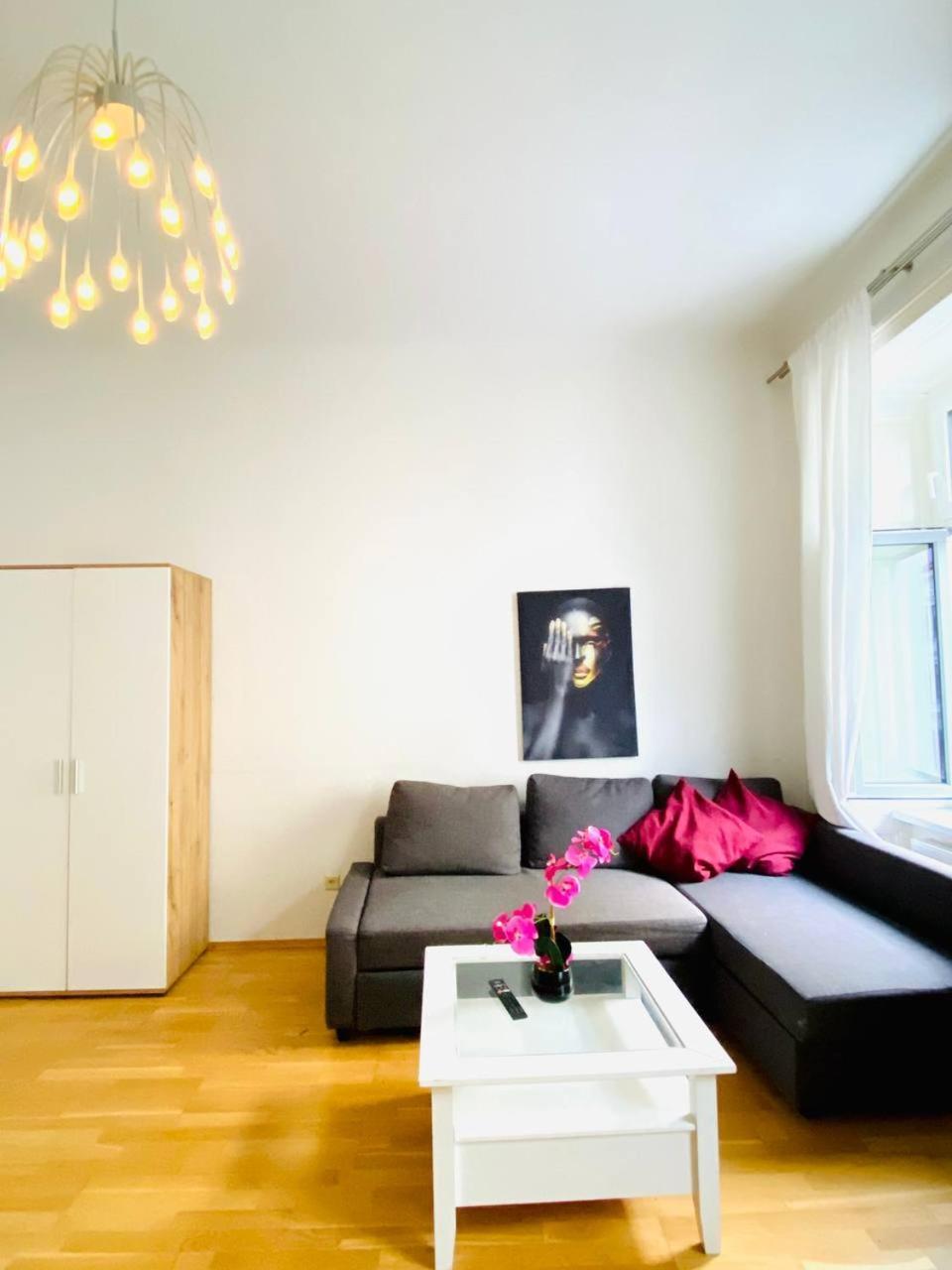 Family Apartment Th8 8 Wien Exteriör bild