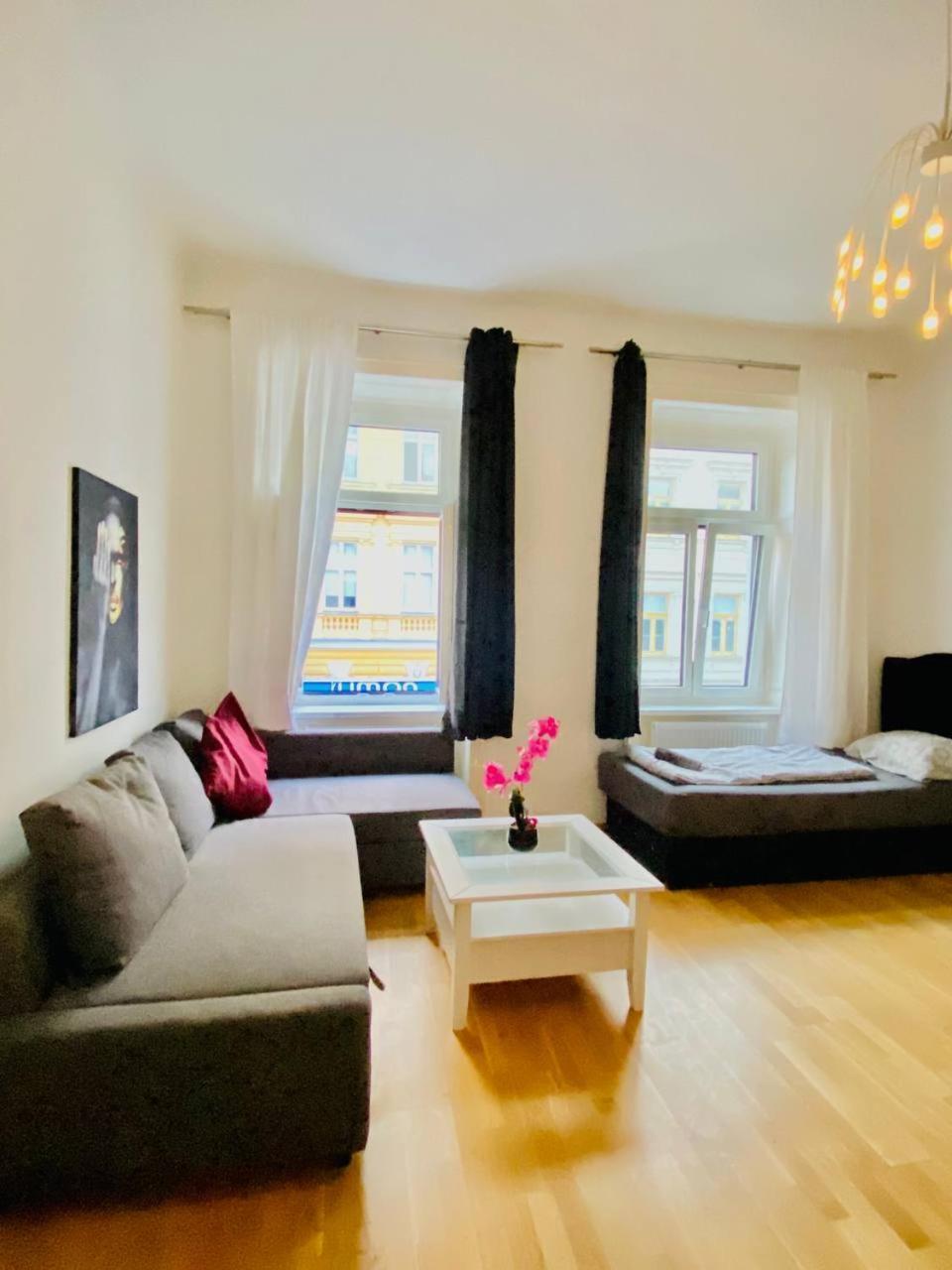 Family Apartment Th8 8 Wien Exteriör bild